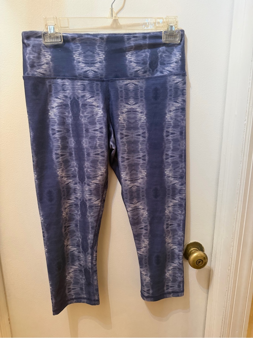 Scorpio Sol Blue Tie-Dye Crop Leggings
